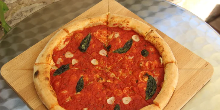 Italská pizza dle výběru: sýrová, špenátová, s pancettou i krevetami
