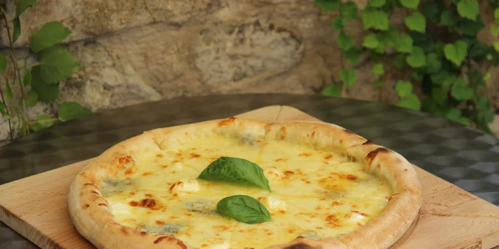 Italská pizza dle výběru: sýrová, špenátová, s pancettou i krevetami