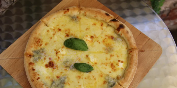 Italská pizza dle výběru: sýrová, špenátová, s pancettou i krevetami