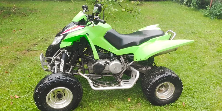 30 min. jízdy na čtyřkolce o obsahu 300 ccm na uzavřeném terénním okruhu