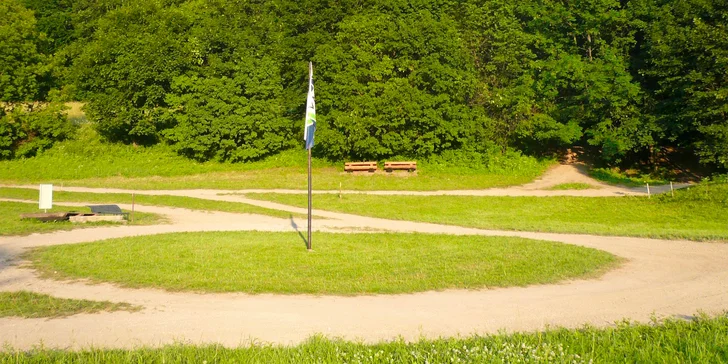 30 min. jízdy na čtyřkolce o obsahu 300 ccm na uzavřeném terénním okruhu
