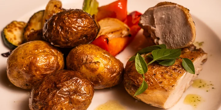 Luxusní 4chod. italské menu pro dva: hovězí carpaccio, medailonky i sklenka vína