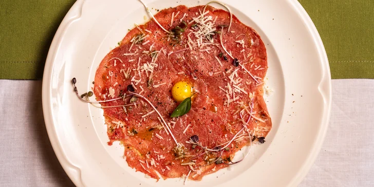 Luxusní 4chod. italské menu pro dva: hovězí carpaccio, medailonky i sklenka vína