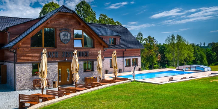 Pohoda na ranči v České Sibiři: jídlo, privátní wellness, ochutnávka specialit i vyjížďky na koních a čtyřkolkách