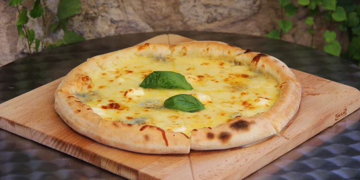 Italská pizza dle výběru: sýrová, špenátová, s pancettou i krevetami