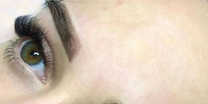 Permanentní make-up očních linek či obočí metodou microblading (vláskování)