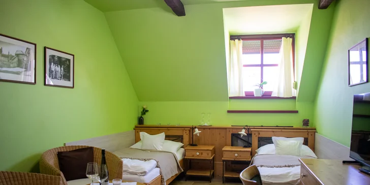 Stylový hotel na jižní Moravě se snídaní, degustační večeří i lahví vína