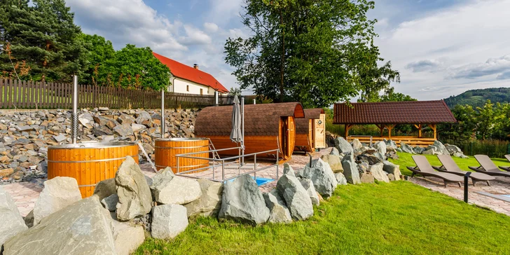 Ve všední dny za relaxací: 2 hodiny ve venkovním wellness i 3chodové menu pro 2 osoby