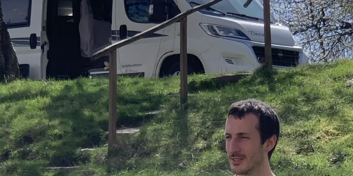 Kurz výroby cideru pro 1 nebo 2 osoby a 2–4 l výsledného nápoje jako výslužka