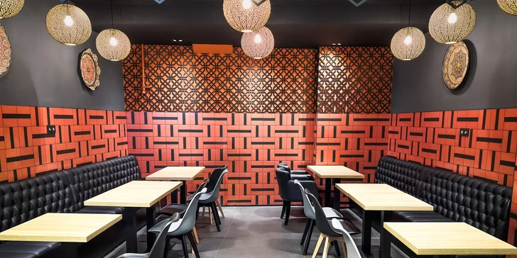 Degustační sushi set: 48 vymazlených rolek s lososem i úhořem v centru Prahy