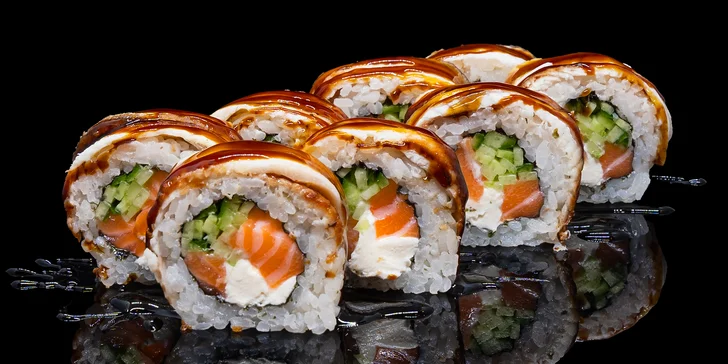 Degustační sushi set: 48 vymazlených rolek s lososem i úhořem v centru Prahy
