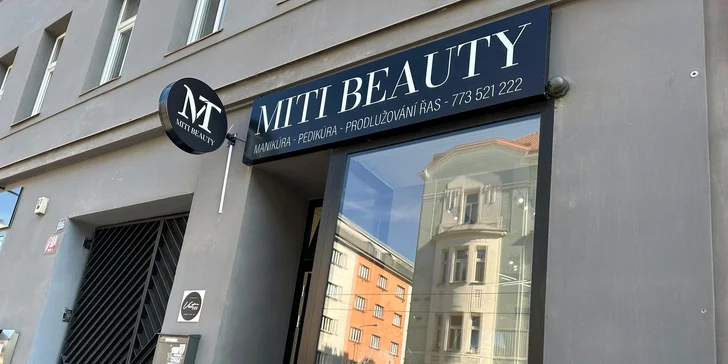 Dokonalý pohled: Lash lifting řas včetně barvení a výživy