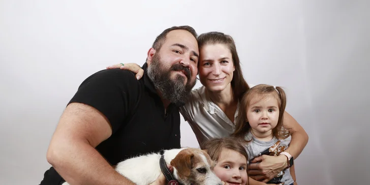 Těhotenské či rodinné focení až pro 5 osob i s domácím mazlíčkem