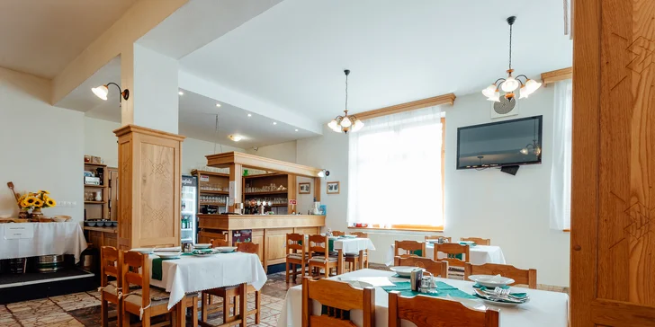 Hotel v obci Heľpa v Nízkých Tatrách: polopenze, hodina bowlingu, výlety i možnost 2hod. wellness