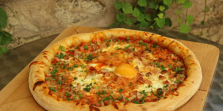 Italská pizza dle výběru: sýrová, špenátová, s pancettou i krevetami