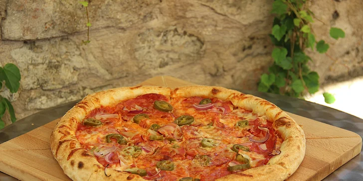 Italská pizza dle výběru: sýrová, špenátová, s pancettou i krevetami
