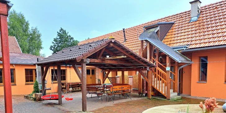 Statek nedaleko Červené Lhoty: pobyt až pro 6 osob, sauna i péče o koně