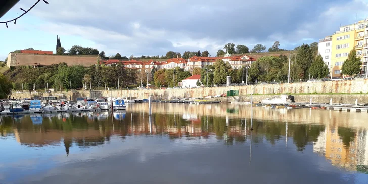 3hod. plavba jachtou s kapitánem v Praze nebo na Orlíku vč. zapůjčení paddleboardů i privátní pronájem