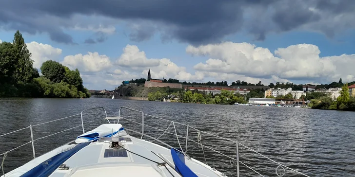 3hod. plavba jachtou s kapitánem v Praze nebo na Orlíku vč. zapůjčení paddleboardů i privátní pronájem