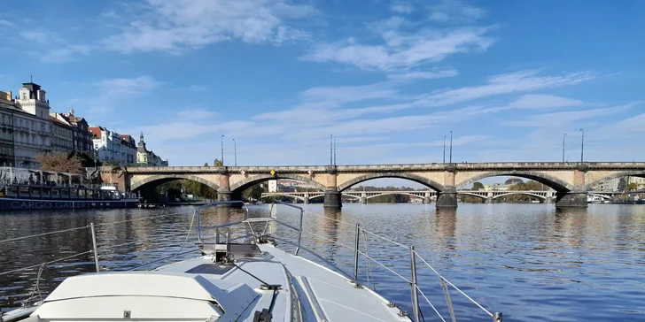 3hod. plavba jachtou s kapitánem v Praze nebo na Orlíku vč. zapůjčení paddleboardů i privátní pronájem