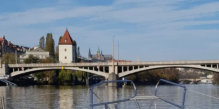 3hod. plavba jachtou s kapitánem v Praze nebo na Orlíku vč. zapůjčení paddleboardů i privátní pronájem