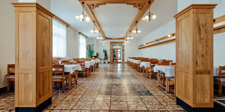 Hotel v obci Heľpa v Nízkých Tatrách: polopenze, hodina bowlingu, výlety i možnost 2hod. wellness