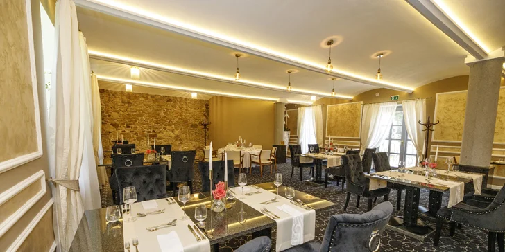 Romantický pobyt na zámku u Havlíčkova Brodu: víno, snídaně i degustační menu