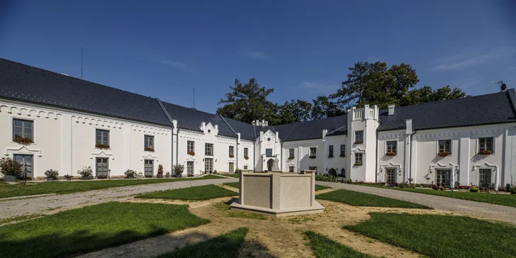 Romantický pobyt na zámku u Havlíčkova Brodu: víno, snídaně i degustační menu