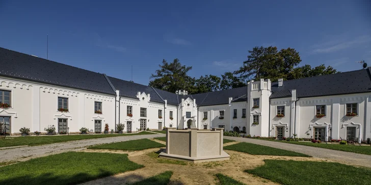 Romantický pobyt na zámku u Havlíčkova Brodu: víno, snídaně i degustační menu