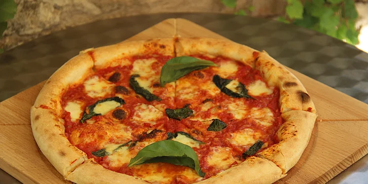 Italská pizza dle výběru: sýrová, špenátová, s pancettou i krevetami