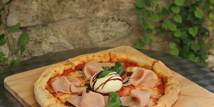 Italská pizza dle výběru: sýrová, špenátová, s pancettou i krevetami