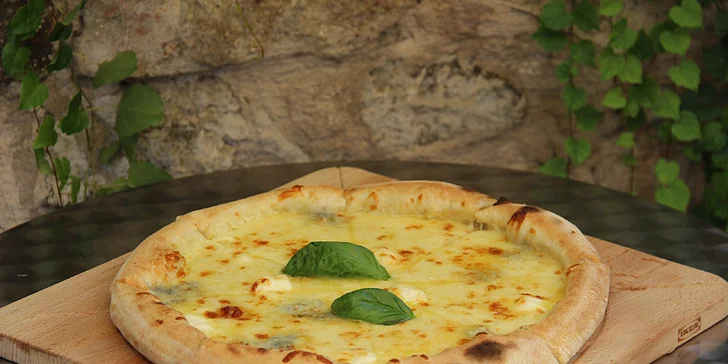 Italská pizza dle výběru: sýrová, špenátová, s pancettou i krevetami