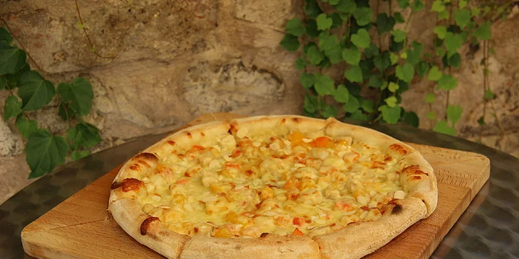 Italská pizza dle výběru: sýrová, špenátová, s pancettou i krevetami