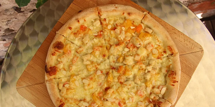 Italská pizza dle výběru: sýrová, špenátová, s pancettou i krevetami