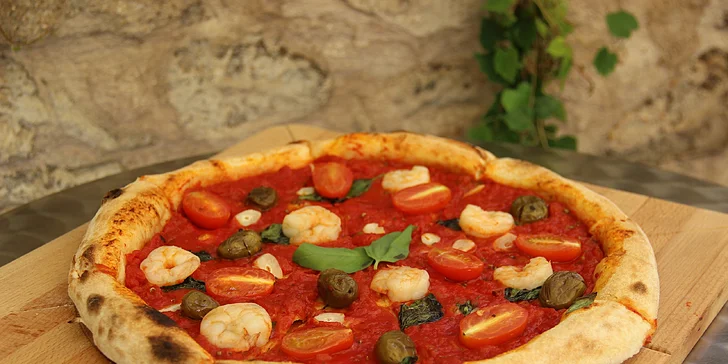Italská pizza dle výběru: sýrová, špenátová, s pancettou i krevetami