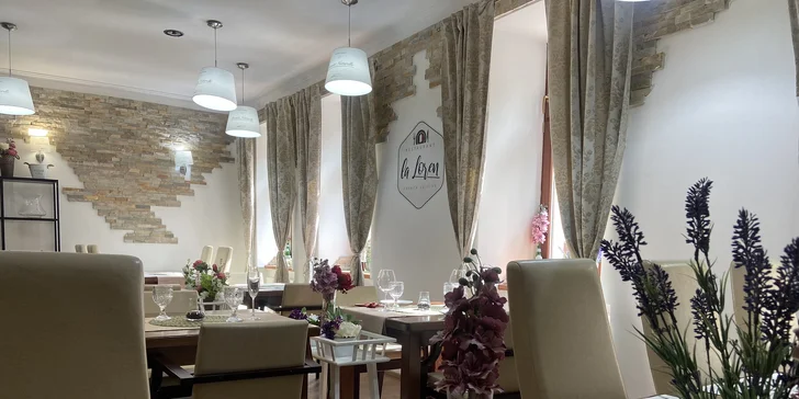 Svatomartinské menu o 5 chodech: lokše, polévka, husa, sýr, dezert i vinné párování
