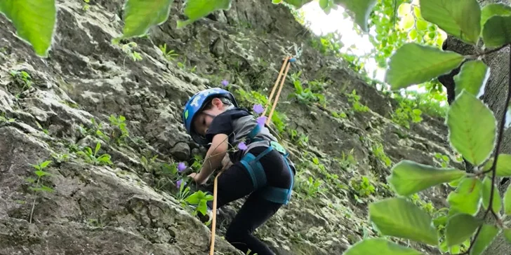 Lezecké kurzy na skalách pro začátečníky i mírně pokročilé: ČR i Slovensko