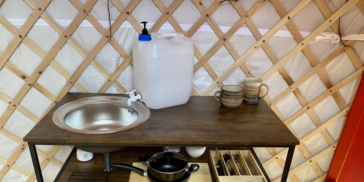 Glamping: zrelaxujte v mongolské jurtě s otevřeným výhledem na noční oblohu, až pro 3 osoby, vč. snídaně