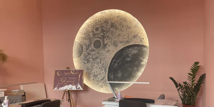 Klasická manikúra vč. lakování Shellacem či gel lakem i balíček s kombinovanou pedikúrou
