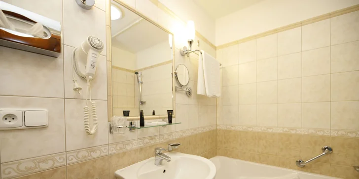 Pobyt v Karlových Varech se snídaní či polopenzí i neomezeným wellness