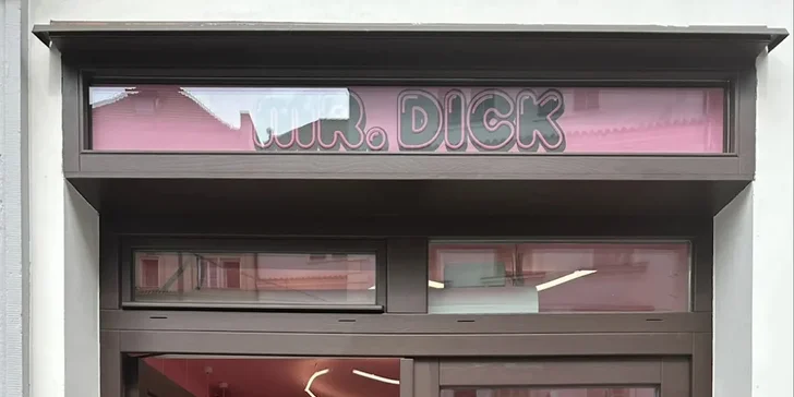 Food porno: dick či pussy vafle s čokoládou a sypáním i nápojem