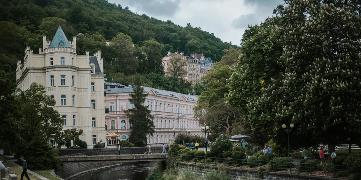Pobyt v Karlových Varech: snídaně, sleva do restaurace i jízda kočárem