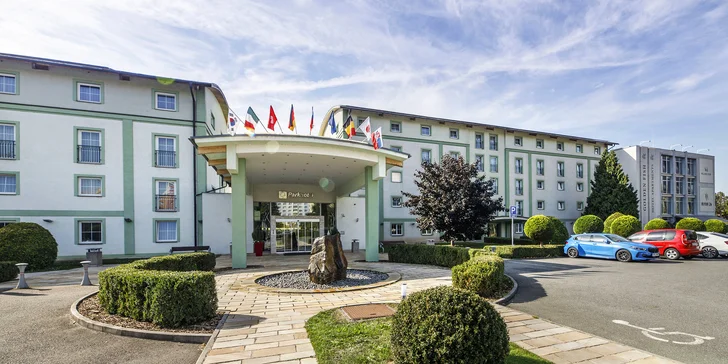 Pobyt v Plzni pro jednoho i rodinu: 4* hotel se snídaní, svařák a sladké občerstvení i sleva na tenis
