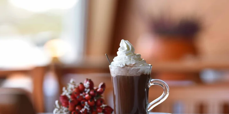 Adventní plavba centrem Prahy s výkladem a nápojem i rautovou večeří