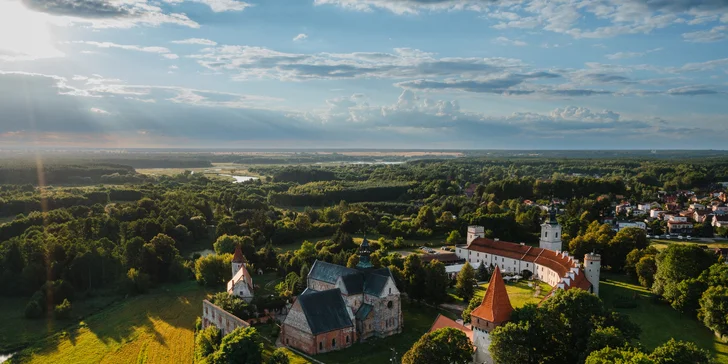 Zážitkový pobyt v bývalém opatství z 12. století 140 km od Varšavy: snídaně, wellness