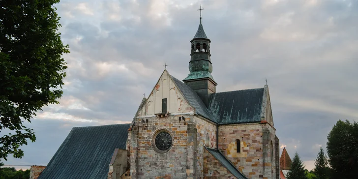 Zážitkový pobyt v bývalém opatství z 12. století 140 km od Varšavy: snídaně, wellness