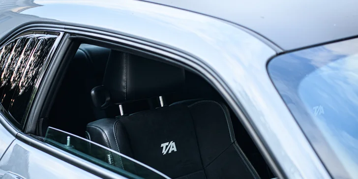 Dodge Challenger V8 5,7 l HEMI s výkonem 400 koní: spolujízda i pronájem