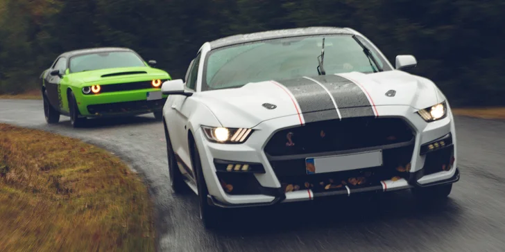 Dodge Challenger nebo Ford Mustang s pevnou střechou či cabrio: až 180 min. jízdy
