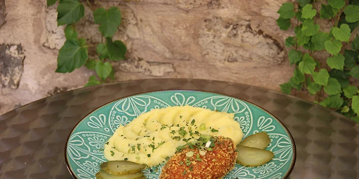 Romantická večeře pro dva: 3chod. degustační ukrajinské či italské menu i lahev vína