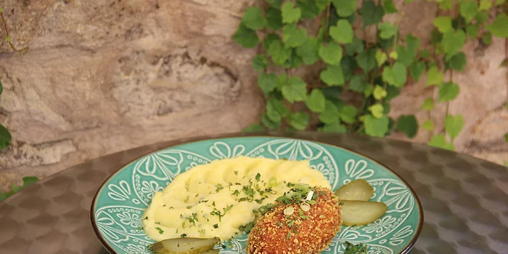 Romantická večeře pro dva: 3chod. degustační ukrajinské či italské menu i lahev vína